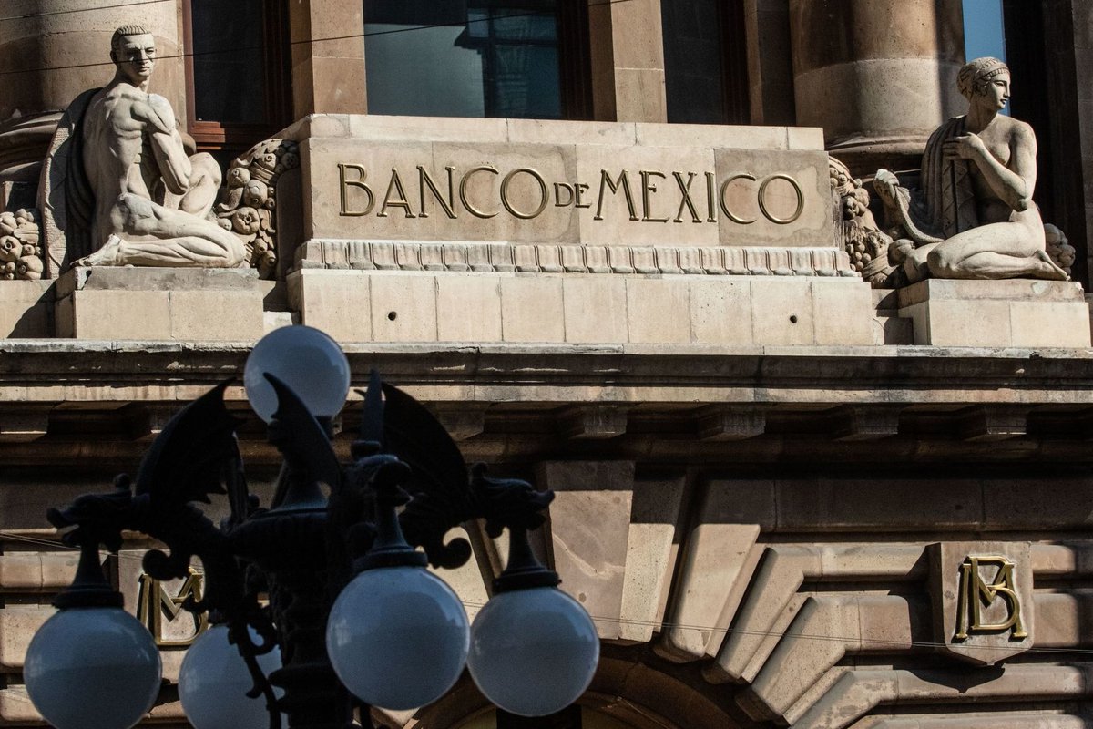 .@asilascosasWPM | Colaboración de @econokafka, analista y profesor del ITAM con @KarlaSantillan_ 🔴 Pausa Banxico recortes a su tasa; la deja en 11% •Por el 96.9 FM y 900 AM 📻 •Conéctate #EnVivo bit.ly/WRadioAlAire •O en nuestra app bit.ly/3ZGWEnW