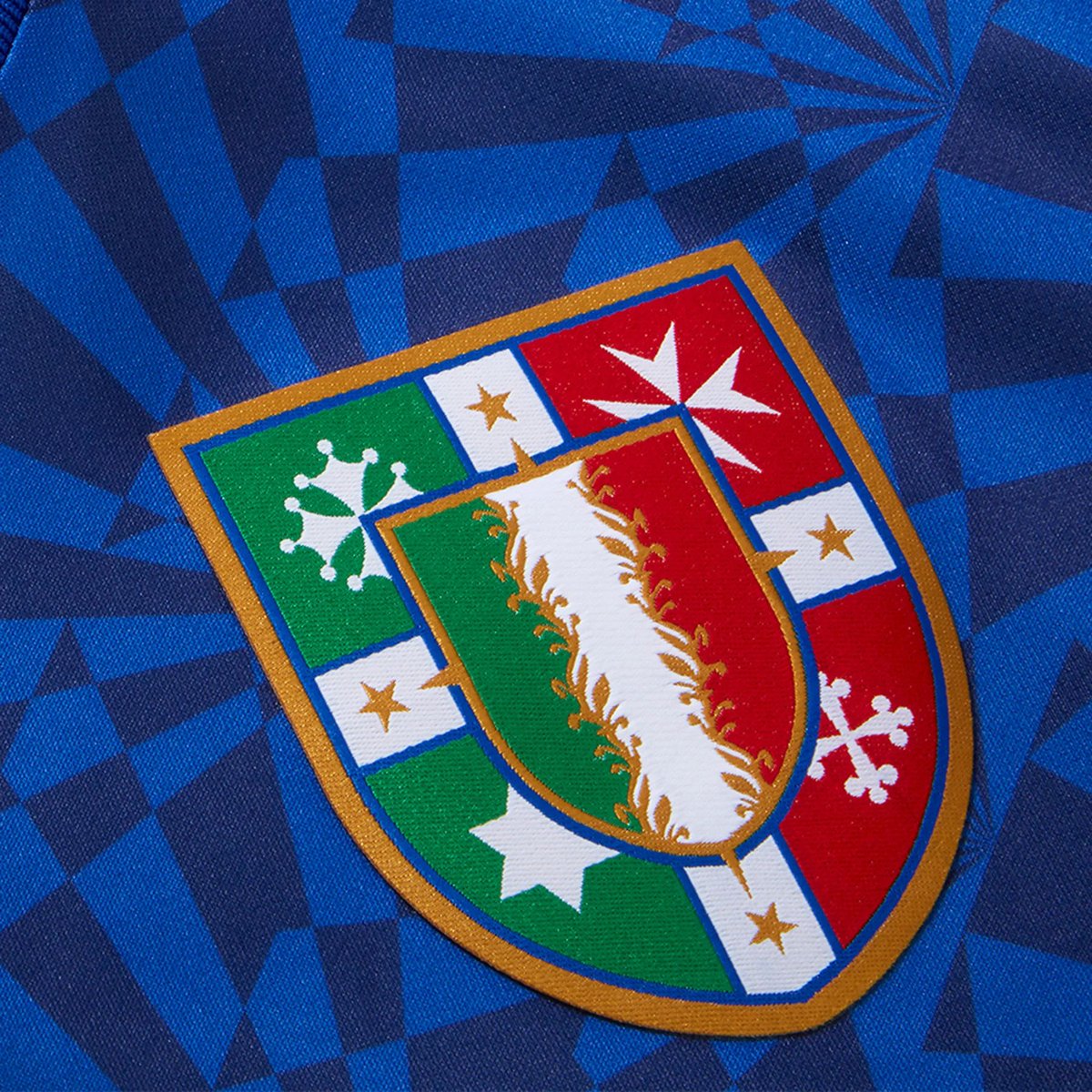 The Italy Iconic Graphic Jersey from Umbro's 'United by Umbro' collection celebrates the unifying spirit of football.

Read more: footballshirtculture.com/lifestyle/ital…

#Italy #umbro #footballshirts #soccerjersey #newkits