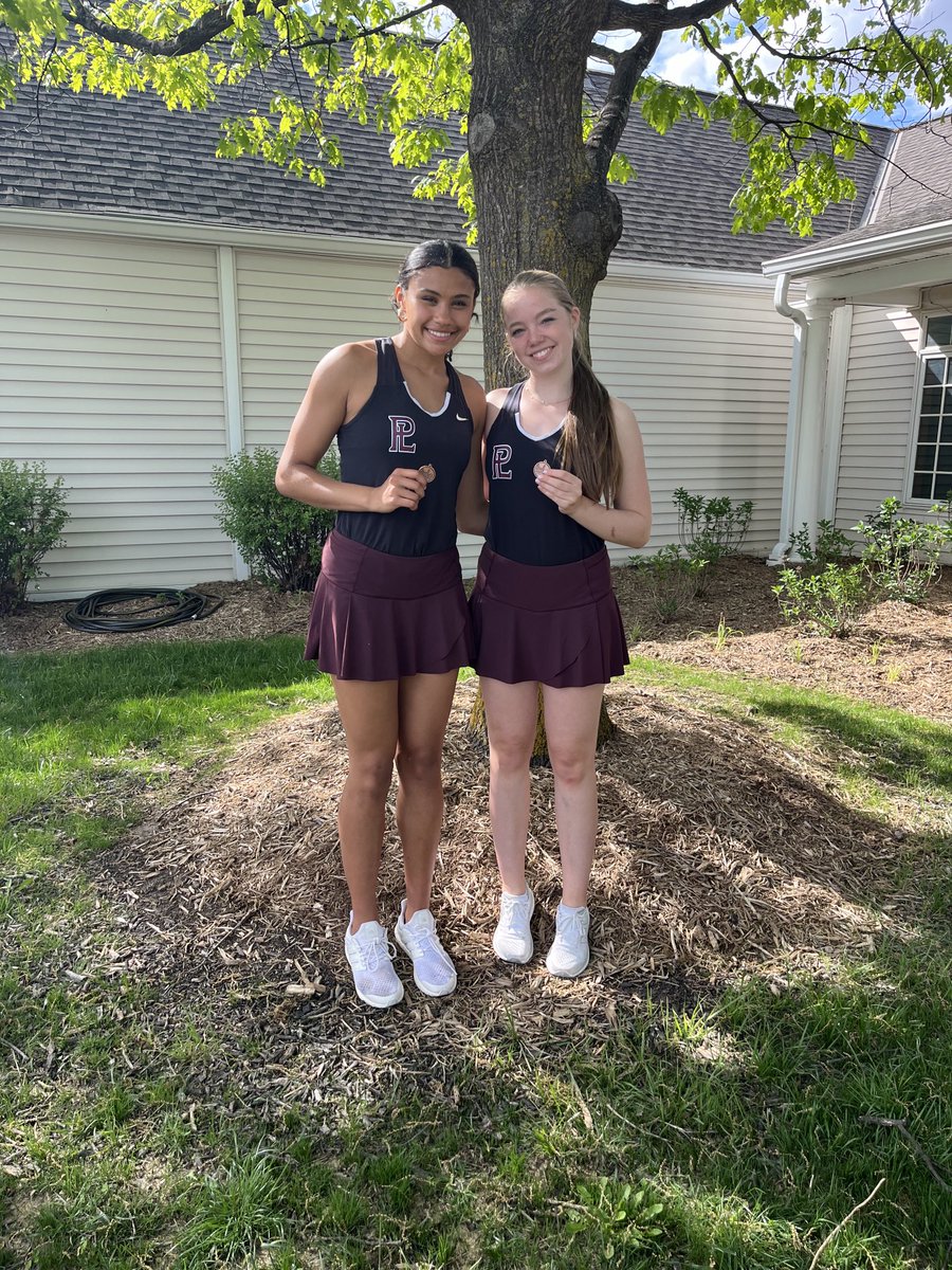 Congrats ⁦<a href="/MiaTvrdy1/">Mia Tvrdy</a>⁩ and ⁦<a href="/elliefahrenkrog/">Ellie Fahrenkrog</a>⁩ on your 5th place metro finish. So proud of you two! 🎾