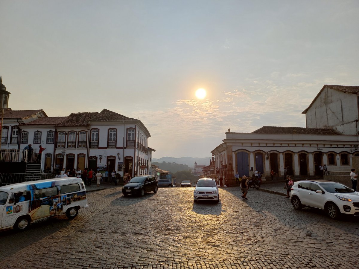 Uma pintura! esse pôr do sol em Ouro Preto,
Minas Gerais🔺
#ouropreto
#minasgerais 
#mtur
📸Wallace Surce