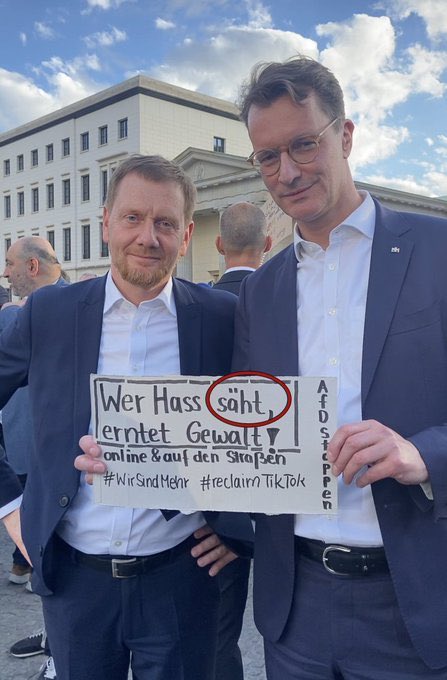 Tolle Jungs und lupenreine Demokraten, man könnte auch sagen Legastheniker und Nazis.
Nie wieder - daher nur die #Afd !