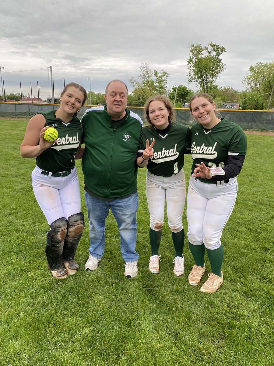 The Rams dropped a close one, 5-3 against Lakes. Congratulations to @epiggott437 for breaking the school single season home run record with her 17th of season, a 2-run shot in the 5th! Great job, Eliza! We are proud of you!
