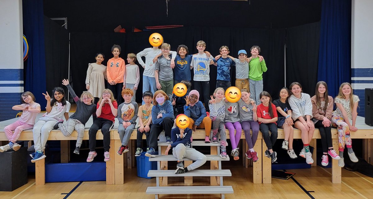SydenhamPS_LDSB's tweet image. Three days of fabulous performances by these amazing students!!! #KidsOnStageVol4 #hardworkandlotsofpractice #sotalented #thankyoutoeveryonefortheirhardwork @SYD_French_LDSB 🎶🎵🎶🎵🎶🎵