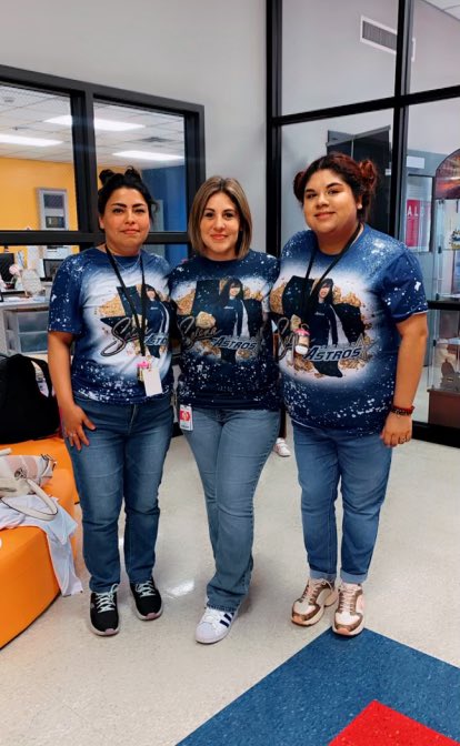 During Staff Appreciation we dress as twins! #HappyTeacherWeek #deSantiagoBearsROAR #MyAldine @Primary_AISD 🐻 ✨