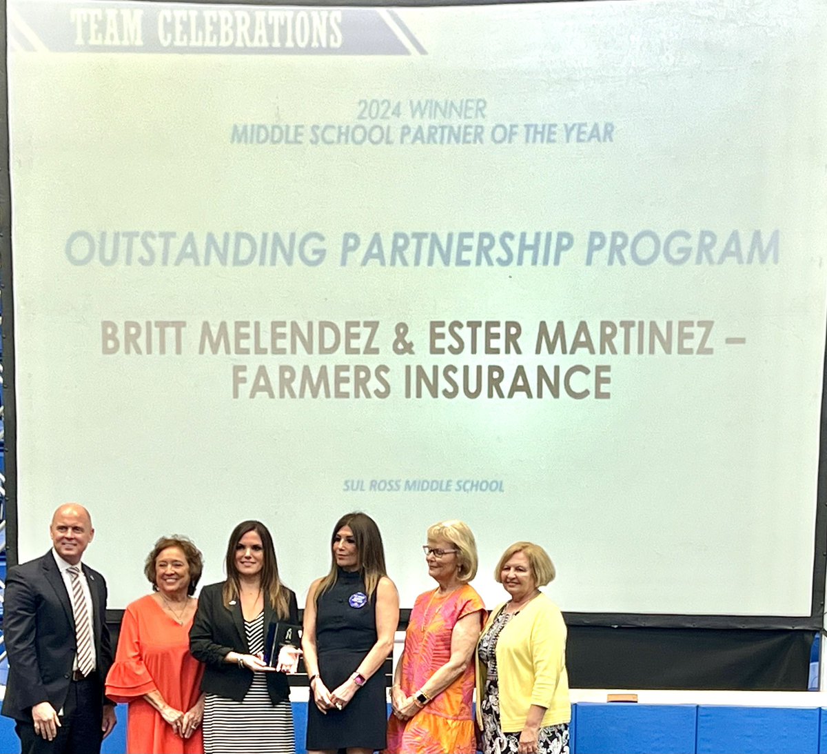 These two amazing women support and give so much to our @NISDRoss families and staff. Farmers Insurance boss ladies are the best! Thank you @britt_melendez and Ester Martinez 🫶🏼🙌🏼💚💛