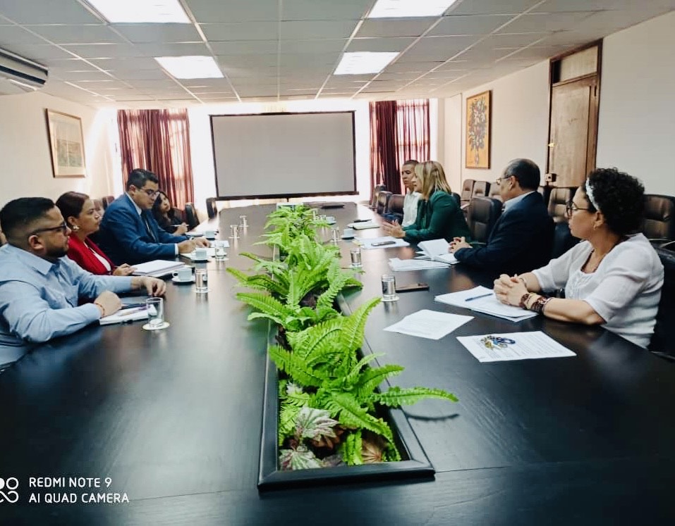 🇭🇳🇨🇺 La Embajada de Honduras en Cuba participó en la reunión con la vice ministra primera de Salud Dra. Tania Cruz 🇨🇺 en el marco de la visita de trabajo del vice canciller de Honduras Gerardo Torres Zelaya.