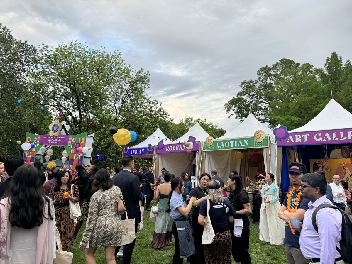 The scene tonight at the ⁦@VP⁩ house. Night Market!