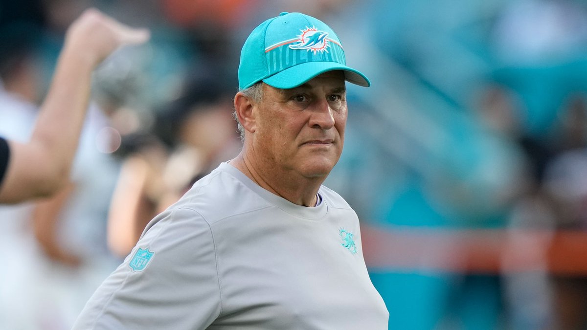 New Eagles DC Vic Fangio on notion he didn't have good relationships with Dolphins players: 'I didn't see that at all, really.' nfl.com/news/eagles-dc…