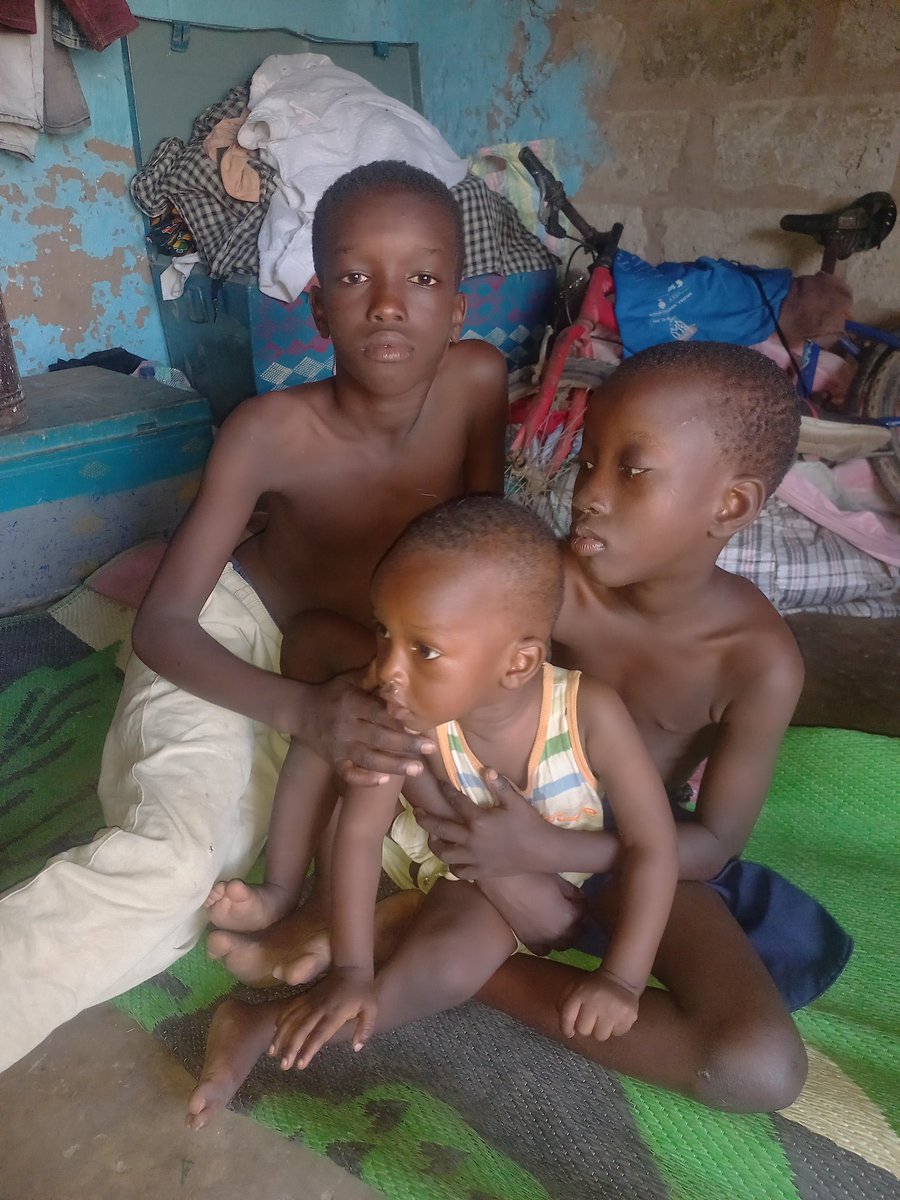 These are my little brothers, and they are saying hi to everyone that we need help. Please 🙏