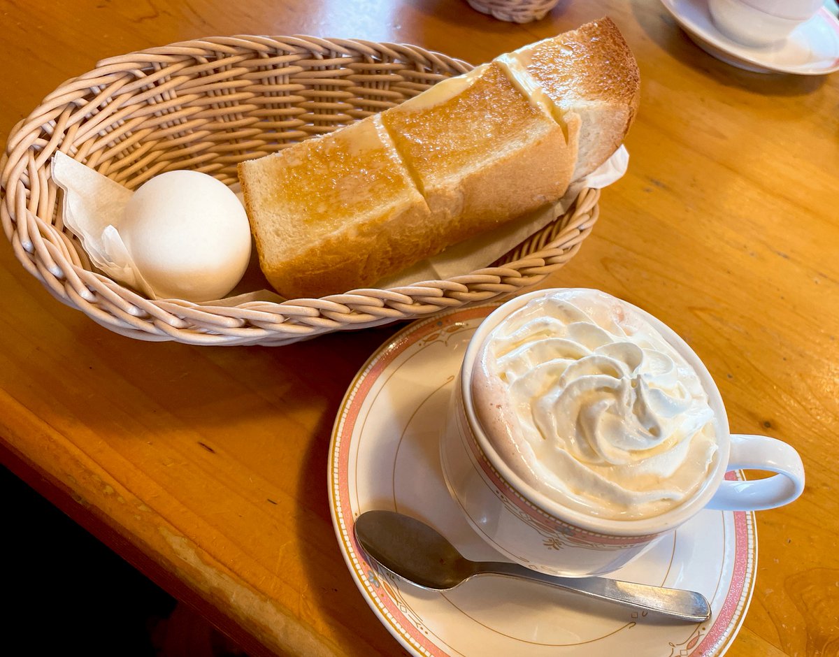 umimozu_tr's tweet image. 分厚い食パンにバターつけて食べたい朝