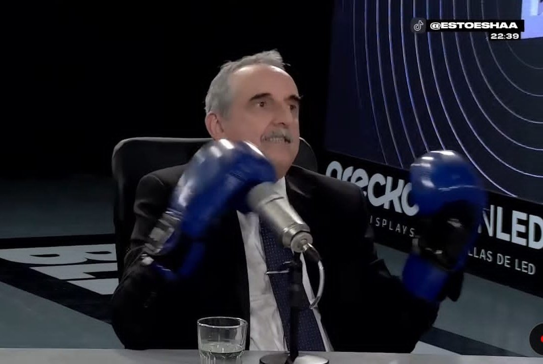 Paoltroni, senador de LLA, el mismo  cínico que hizo alusión  al abuso sexual con la senadora Fernández Sagasti. Que después se hizo el malo con Mayans. Envalentonado lo quiso picantear a Guillermo Moreno.

El Guillote con 68 años: 'QUÉ TE PARÁS' 

Cómo no quererlo lpm