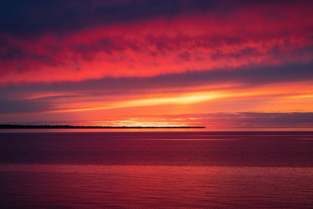 An absolutely stunning sunset over Lake Ontario tonight...