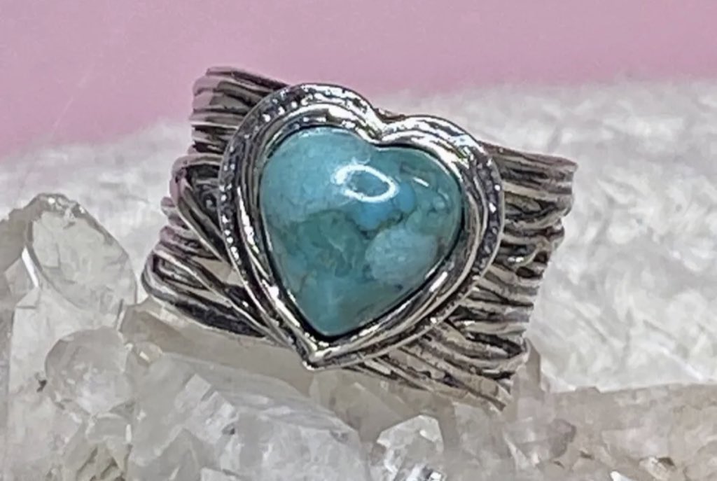 Oxidized Sterling Silver - Turquoise Ring - Size 6 3/4 - 7g 

ebay.com/itm/1758696923…

#ring #sterlingsilver #turquoise #heart
#jewelry #jewelryaddict #giftidea #gift