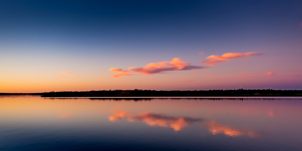 Tonight's Sunset (5064) 'Sunset Scepter' is from January 2021.  Enjoy the view! 😎🥓🥓🥓🥓 #sunset #sunsetphotography #texas #lakelewisville #lewisvillelake #highlandvillagetx #lake #lakelife #clouds #cloudporn #chuc #sky #minimal #MyHighlandVillage #hickorycreektx #hickorycreek