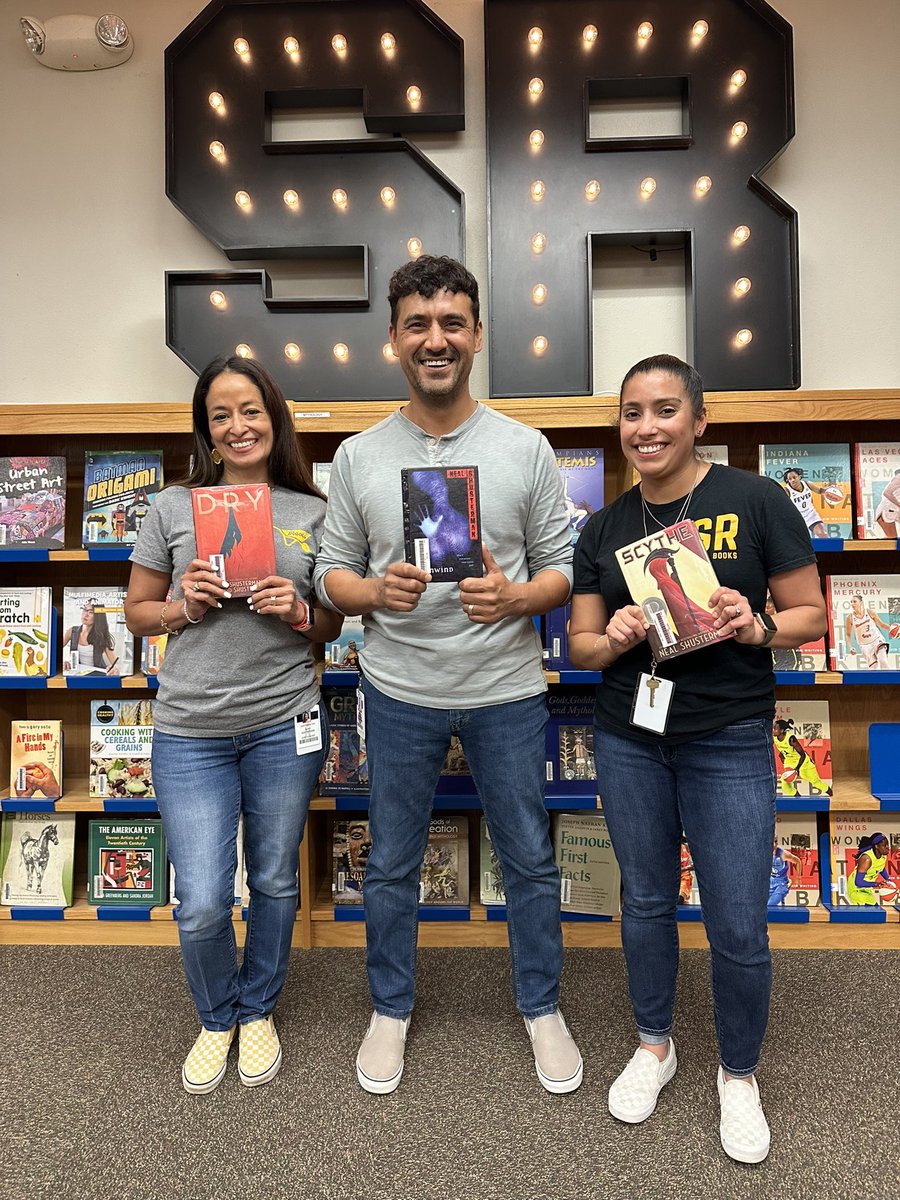 Best field trip EVER!!! Thank you @sulrossreads for inviting my scholars to spend the morning with @NealShusterman We enjoyed every minute of it and are excited for our summer reading! #ReadersAreLeaders @NISDRoss @lramirezNISD