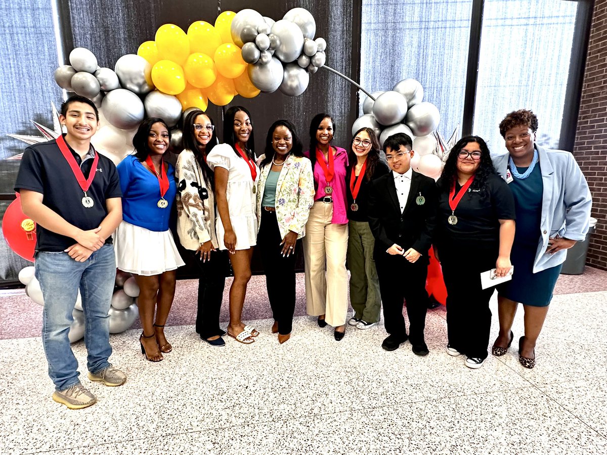 #myAldine 2023-2024 Superintendent Ambassadors who are also in the Top 10 of their Class of 2024 graduating class!
