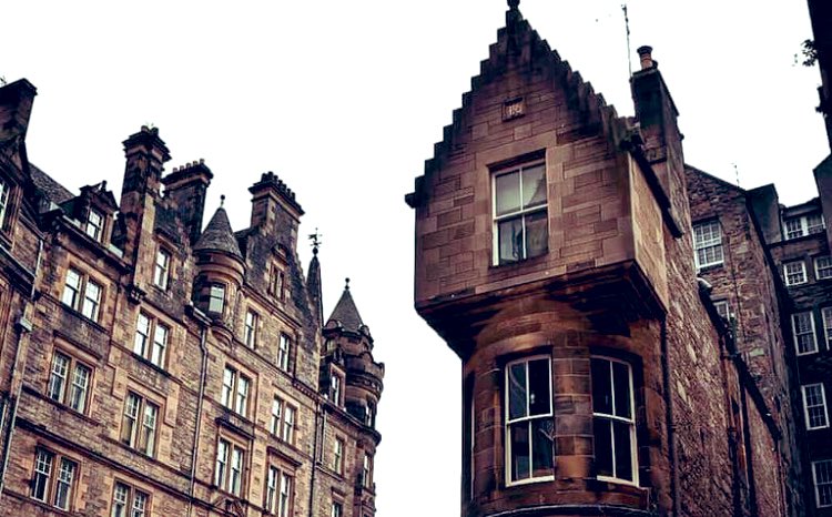 🏰La arquitectura de Edimburgo reflejada en el short 🏴󠁧󠁢󠁳󠁣󠁴󠁿
<a href="/DiegoBarceloDH/">Diego 🚂🇹🇹</a> + <a href="/seidel_uy/">seidel</a>