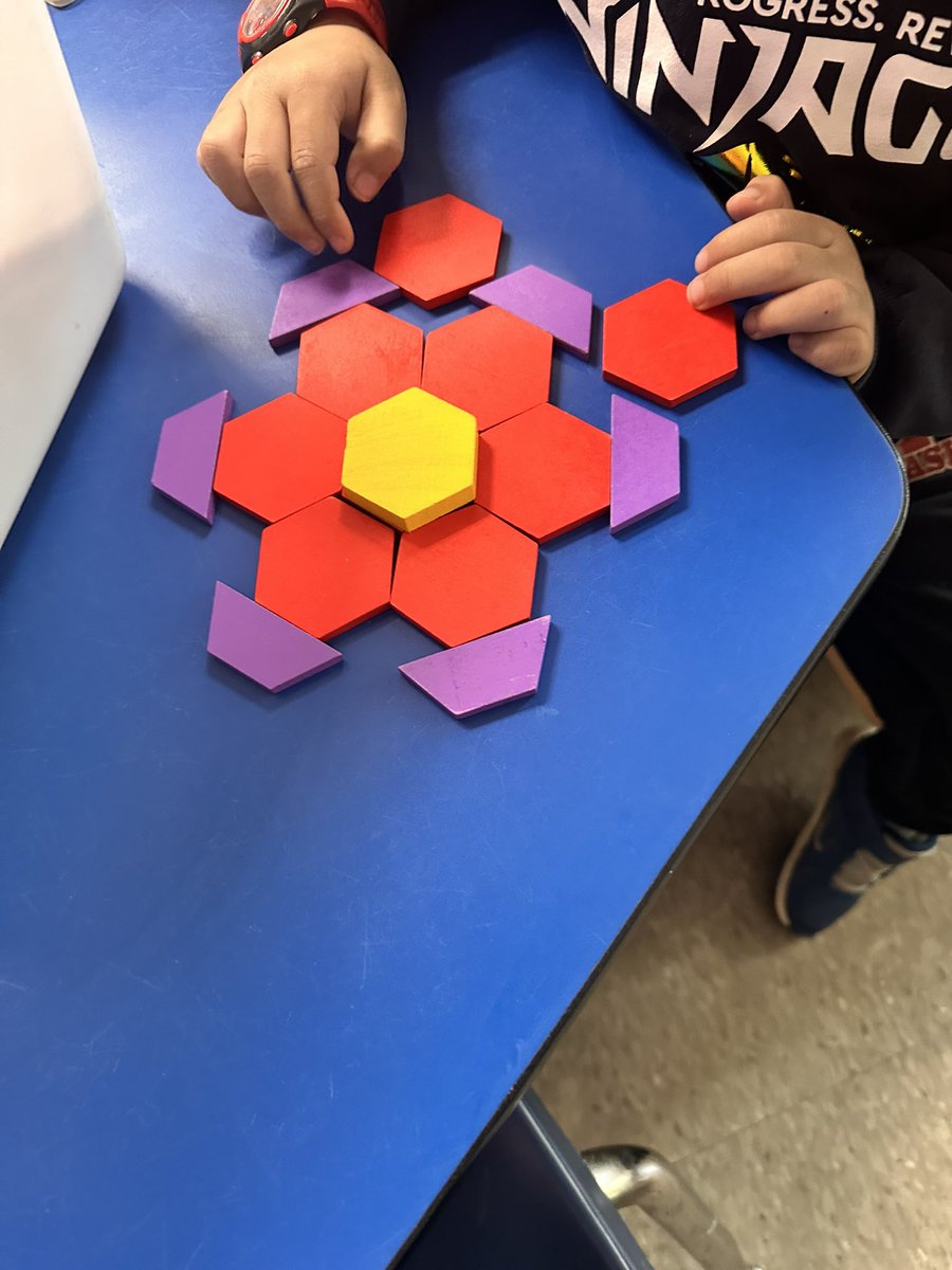 🧩 Exploring geometry with hands-on learning! Our young learners are diving deep into shapes and patterns, discovering math in the most colorful ways. #MathIsFun #LearningThroughPlay 🎨✨'
