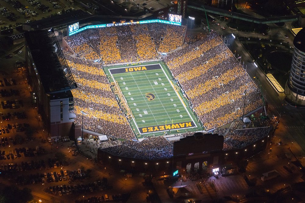 After a memorable phone call with @CoachK_Bell, I am honored and blessed to to have received an offer from the University of Iowa 🐤#Hawkeyes @HawkeyeFootball @RedHawkFB @LemmingReport @AllenTrieu @adamgorney