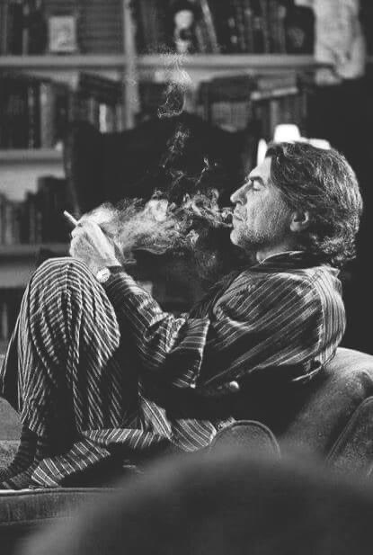Vloretto's tweet photo. "Al final, con el alma vacía, uno deja que pasen las cosas como trenes, como mariposas que no saben morir todavía".

• Joaquín Sabina https://t.co/2OuzxHU3RC