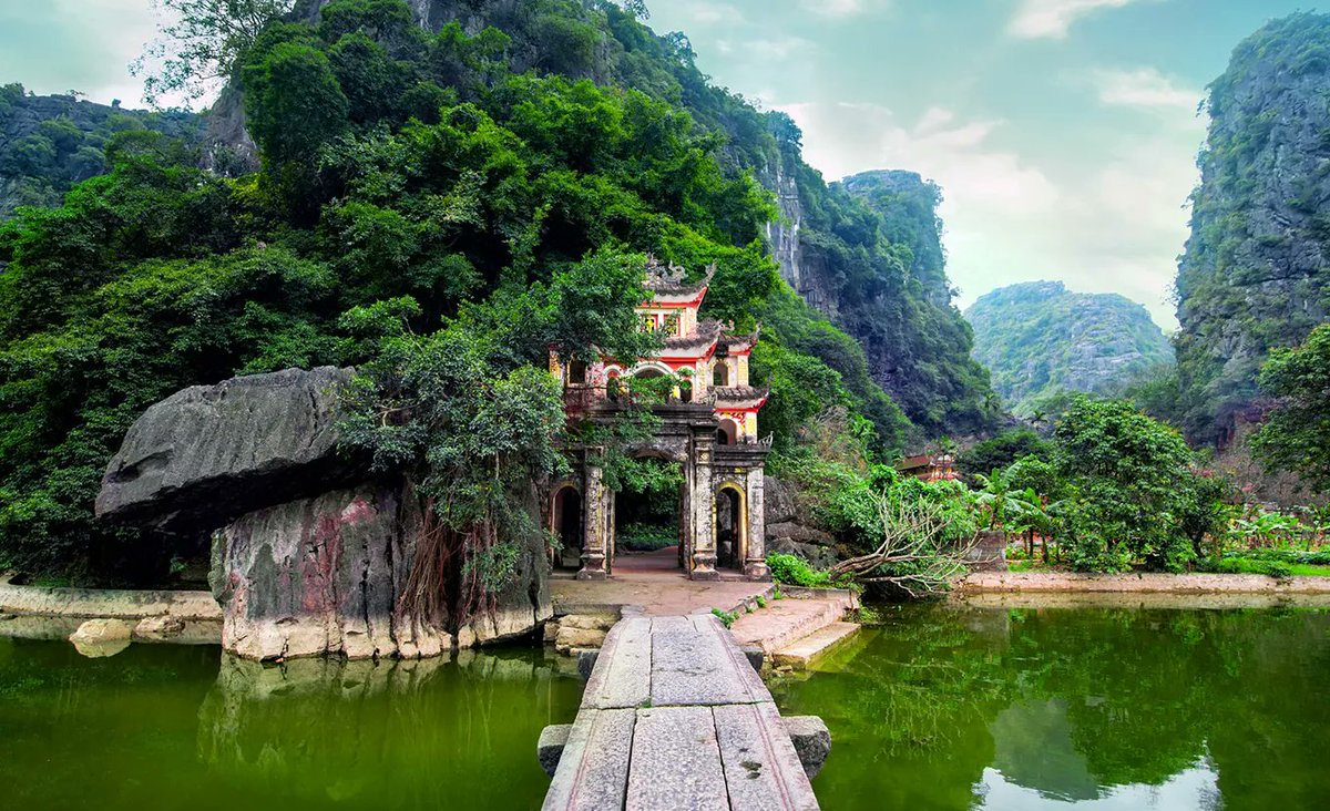 Amazing Mai Chau - Pu Luong - Ninh Binh Tour - 06 Days - Price from $ 320
Discover the enchanting beauty of northern Vietnam, from Mai Chau and Pu Luong to Ninh Binh. Unforgettable experiences await on this captivating tour of Vietnam.
#tours #privatetour
vietnamtravelprice.com/en/vietnam-tou…