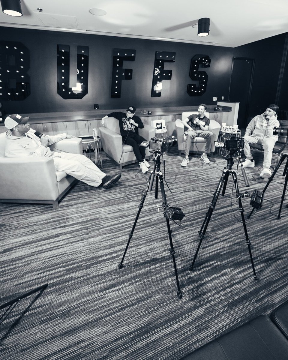 905shooter's tweet photo. One night in Boulder with special guests @DeionSanders, @ShedeurSanders & @terrellowens.
#905shooter #nelkboys #fullsendpodcast #DeionSanders https://t.co/Egq3mFmJZn