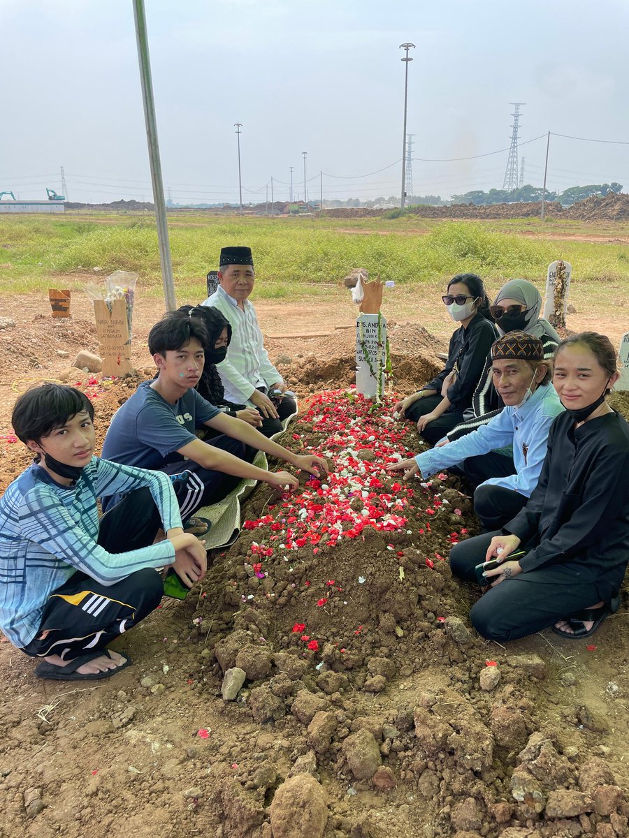 Indah Thantera 🪐 tweet media