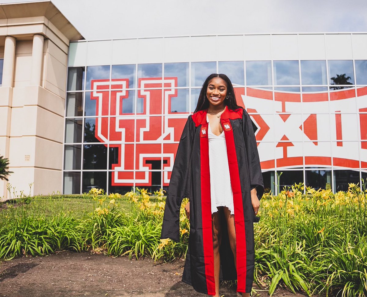 🎓 GRAD SPOTLIGHT 🎓 @NenaMbonu 📚 Master’s degree in human resource development We can’t wait to see what you do next, Nena! We’ll miss you! #BeSomeone