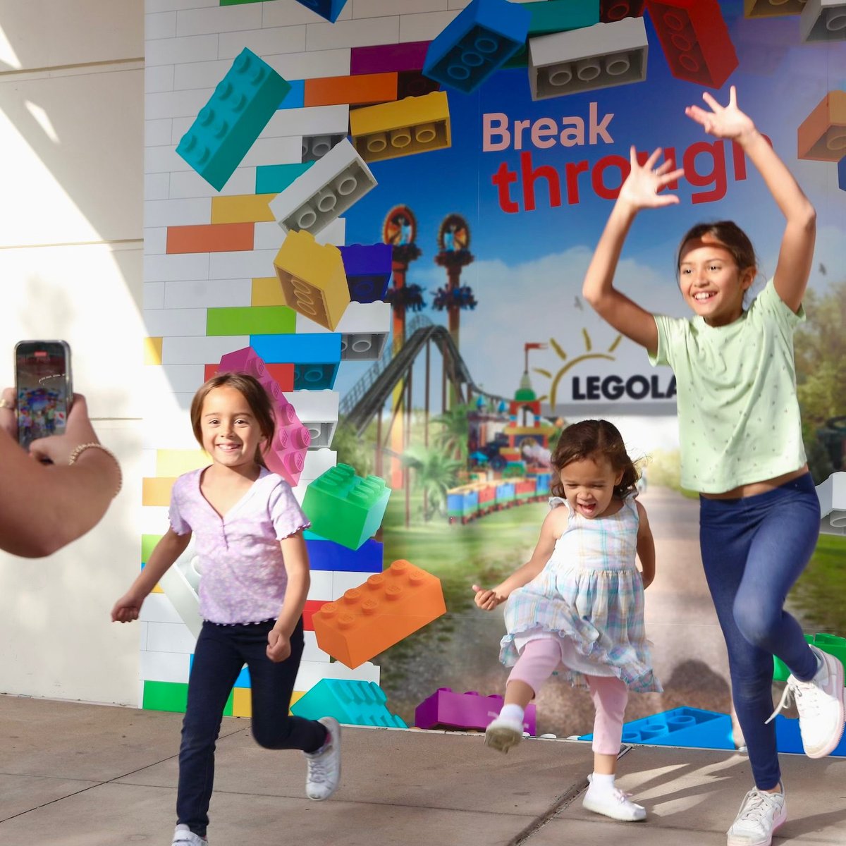 LEGOLAND_CA's tweet image. Ready to capture pure imagination? 📸

Dive into a world of endless creativity with Play Unstoppable Photo Opportunities! 

Don't miss your chance to #PlayUnstoppable and share the magic with us! 

legolandcalifornia.visitlink.me/xAyB7_
