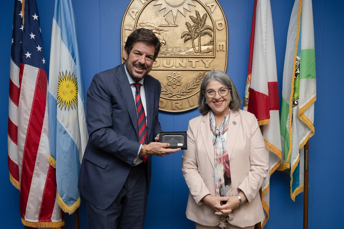 I was honored to meet the Consul General of Argentina today. 🇦🇷 We discussed ways to bring our communities closer and explore exciting opportunities for trade and cultural exchange. We are looking forward to all we can achieve together.