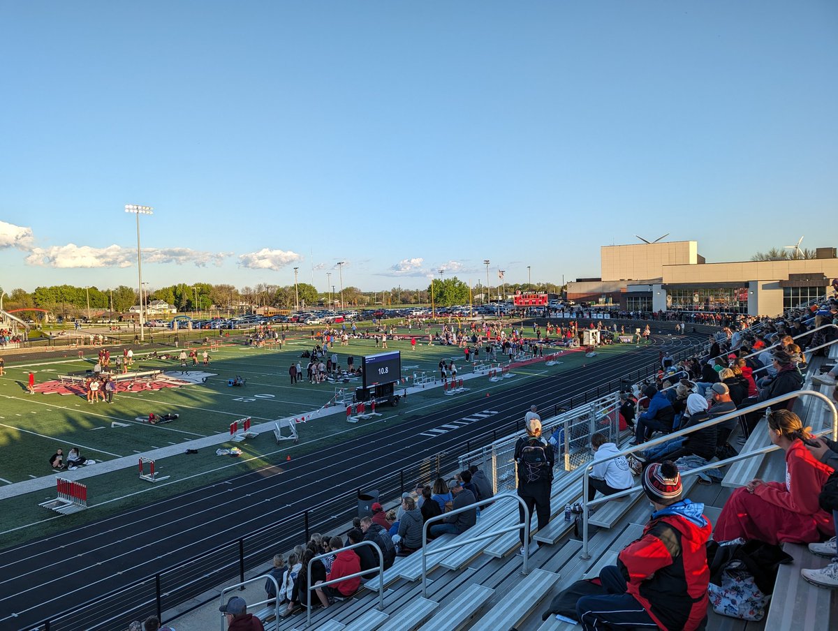Enjoying a @IGHSAU @IHSAA State Qualifying Meet in Spirit Lake. Well run by @SpiritLakeIA and @SpiritLakeTrack Congratulations to all qualifiers. @Bound_IA will see you in DSM.