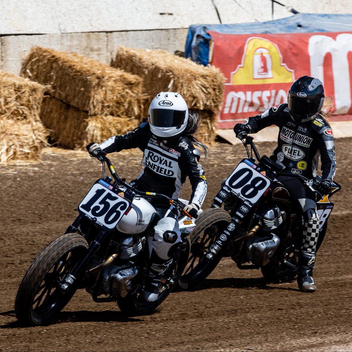 AmericanFlatTrk's tweet photo. #ThrowbackThursday to last year's #VenturaST with the @RoyalEnfield_NA #BuildTrainRace racers. These ladies are bringing the heat to California once again at this Saturday's race!
Get your tickets by tapping the ๐ https://t.co/XwGlRVkKcS
#ProgressiveAFT https://t.co/6RJcVhfqt6