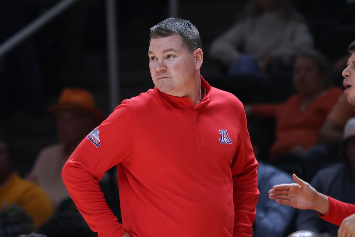 Arizona has brought in one of the most underrated transfer portal classes of the cycle. Tommy Lloyd prioritized fit and picked up: Tobe Awaka Anthony Dell’Orso Trey Townsend Factor in a top-3 recruiting class and a potential Caleb Love return, this team could be special 🐻