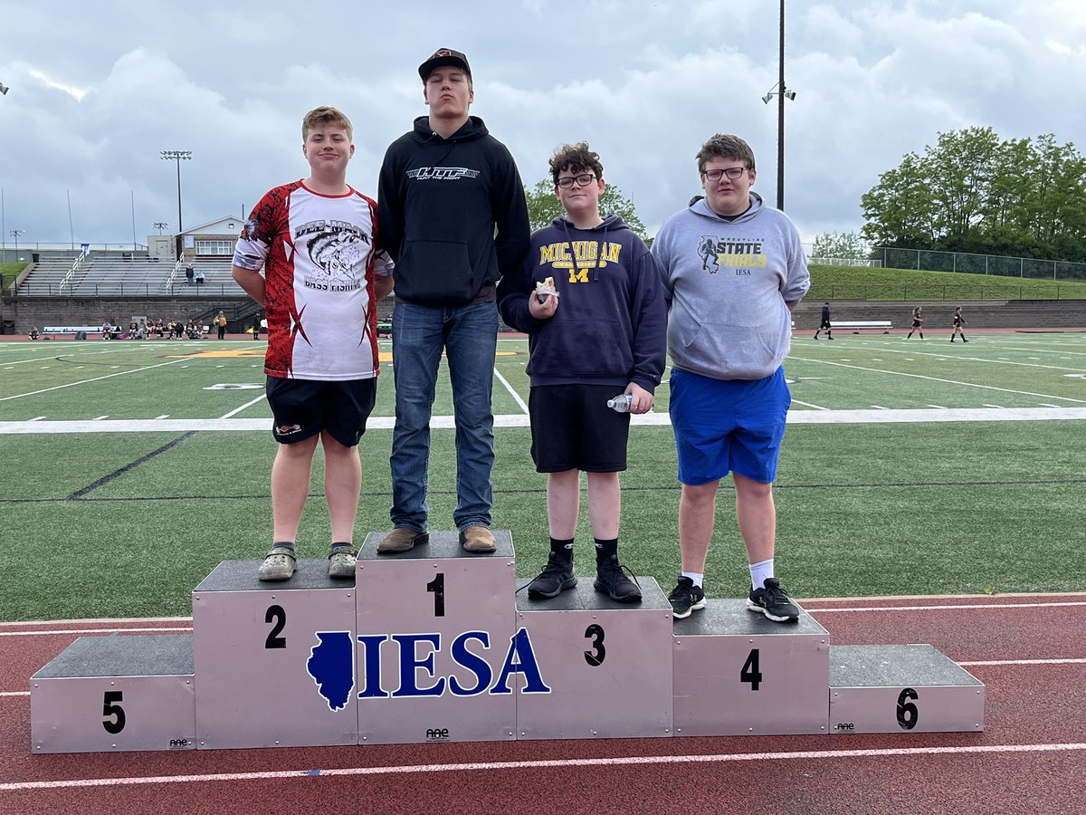 Great crew tonight helping set up the @IESA_IL state track meet for this weekend!

#DoYourJob