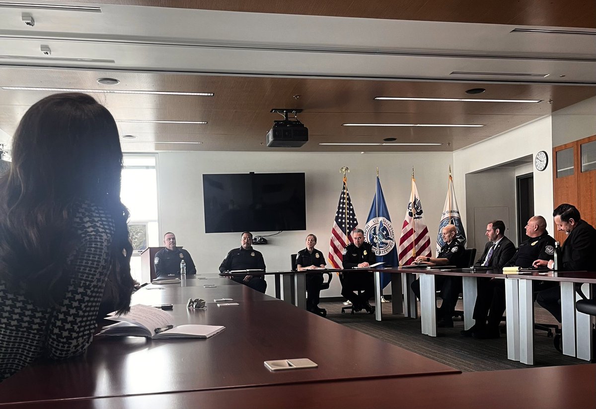 KeniaZamarripaV's tweet photo. Following up on our delegation to DC, @SDChamber convened a meeting with @cbp @OFOEAC, @SecEconomiab,
and regional stakeholders to discuss efforts to advance binational projects to connect our CaliBaja community and enhance trade #DCinSD https://t.co/rcNEHAk8n2