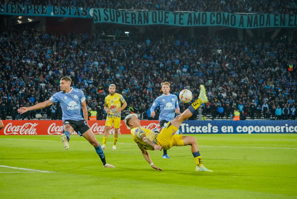 📸𝙀𝙢𝙥𝙖𝙩𝙚 𝙚𝙣 𝘾ó𝙧𝙙𝙤𝙗𝙖! 🏟️ Seguimos en la pelea FAMILIA! 🐬💪🏼 ¡Vamos Delfín! #delfínsc #conmebolsudamericana