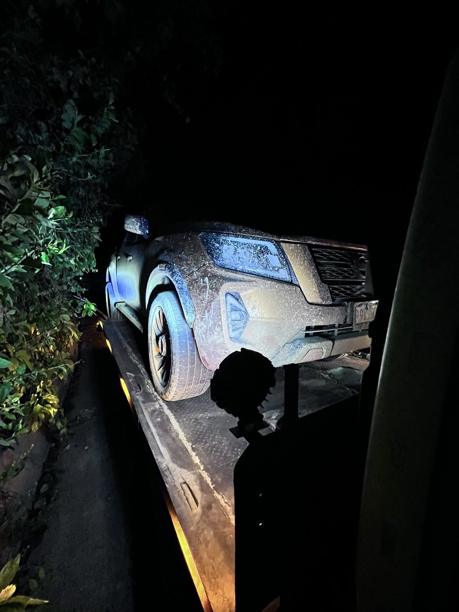 Dieguiniio's tweet photo. En serio hay gente que paga por hacer expediciones 4x4? Incluye disel o que pedo? Hahaha a mi me pagan por hacer trail 🤷🏼‍♂️. Una vez hasta regresé en grúa  a las 3 de la mañana 😂😂😂🤣 https://t.co/yreiefBS0r