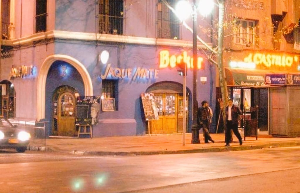 #SantiagodeChile Bar Jaque Mate en la Alameda con Irene Morales #años90