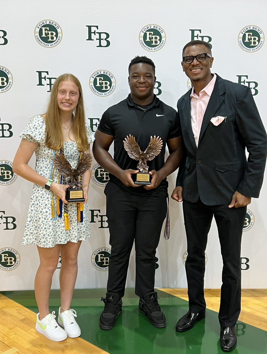Coach @Dminor400 presented the Top Athletic Award “Golden Eagle 🦅 Award” to @Ivanjd_55 and Kyra Whitman This award is presented to our top male and female Senior athletes that excels in Athleticism, Christian Character, Leadership, and Community Involvement.