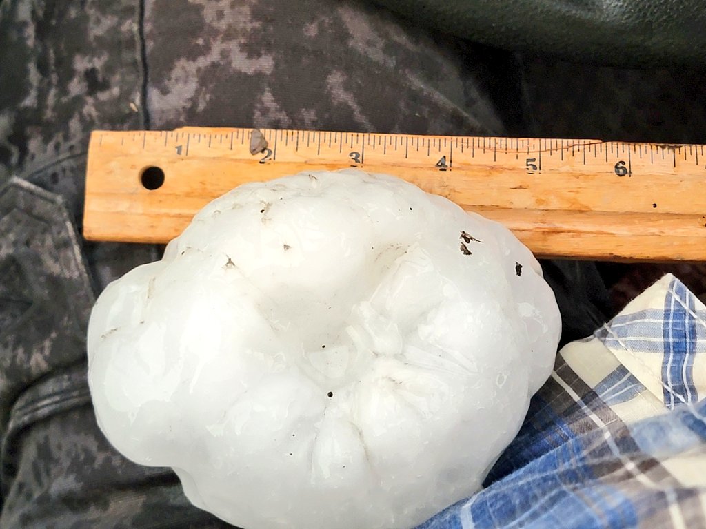 5 inch hailstone @SimonStormRider and I measured in Johnson City, TX at approximately 7:50 PM CDT. @NWSSanAntonio