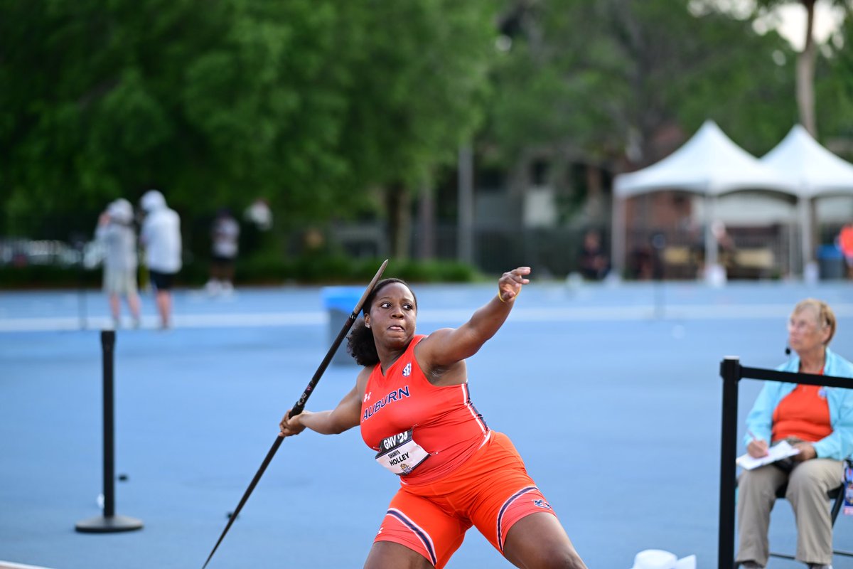 Shaniya Holley gets the Tigers on the board with 2 points from her 7th place finish in javelin throw (50.49m) 

#WarEagle