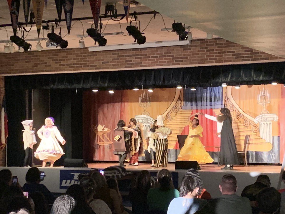 The SOARing week continues ⁦@edwhiteneisd⁩. Our production of Beauty and the Beast! So much talent! Actors, stage crew, and lighting! So proud of these Eagles🦅! ⁦@NEISD⁩ ⁦@NEISDFineArts⁩ ⁦@dr_maika⁩ ⁦@NEISDSchoolLead⁩ ⁦@dataedwhite⁩