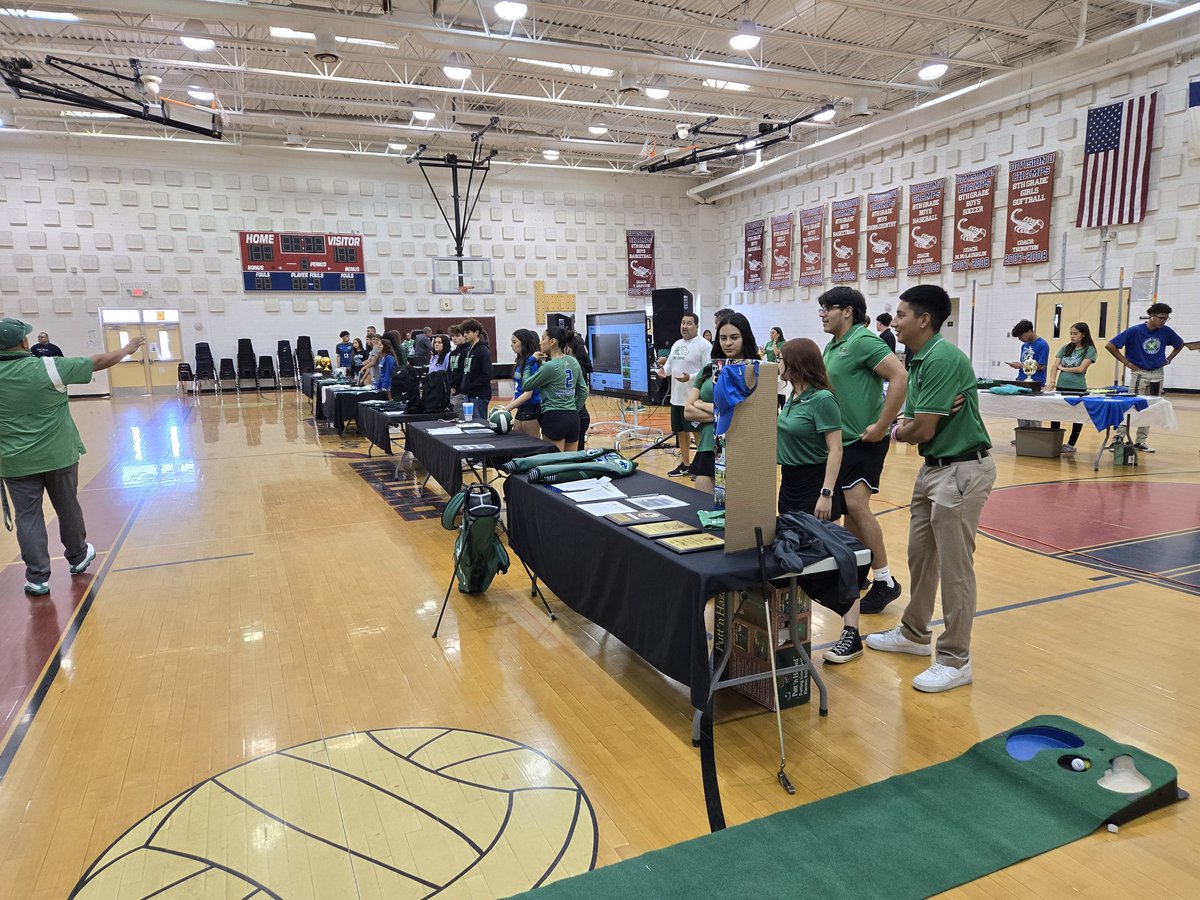 Our final 'cruitin day @ Sybert MS. Thank you again @CoachGuzman_MHS for all your hard work in making these last 3 days incredible. Montwood truly is the Brand. Dedication, Integrity, Perseverance @_MHSSTUCO @MontwoodFB @MontwoodHS @MHS_AP_CRangel @llaceydoyle #DIP