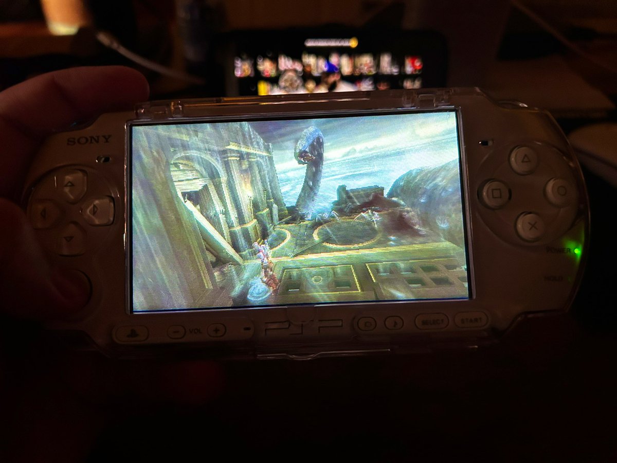 RockerStroker's tweet photo. Jugando un clásico God Of War Chains Of Olympus, se ve tan bien que no ha envejecido mal. #PSPShare 👌🧐 https://t.co/MUNlOBoSNa