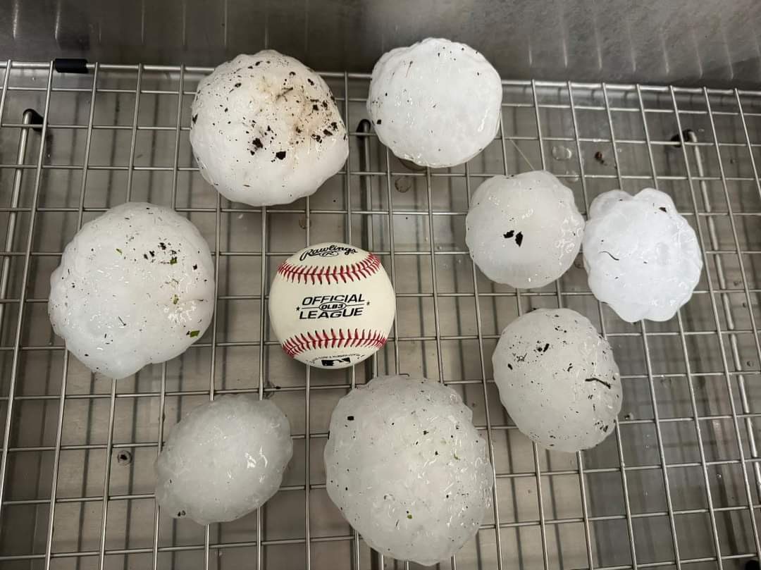 Another destructive hail event in the Hill Country tonight. #severeweather #texas #txwx 

📸: Brad Sawyer | Johnson City