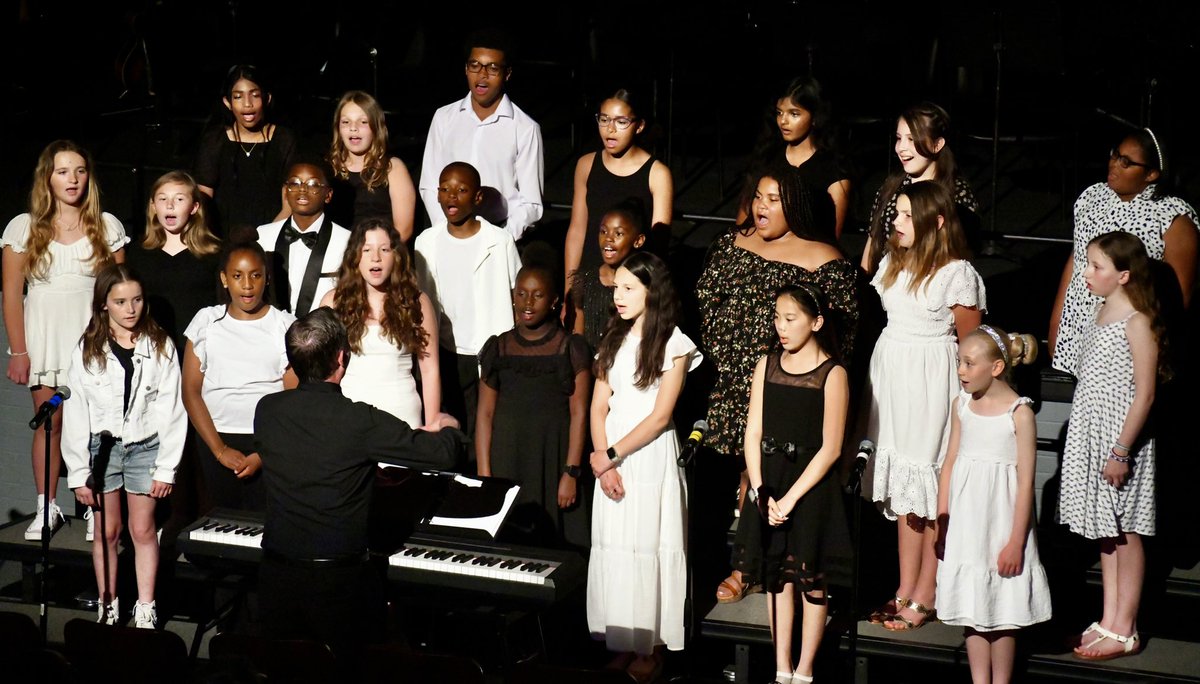 We had a wonderful time of music-making at our Wednesday evening MS spring concert- thank you to everyone who enjoyed our choir and instrumental students perform!