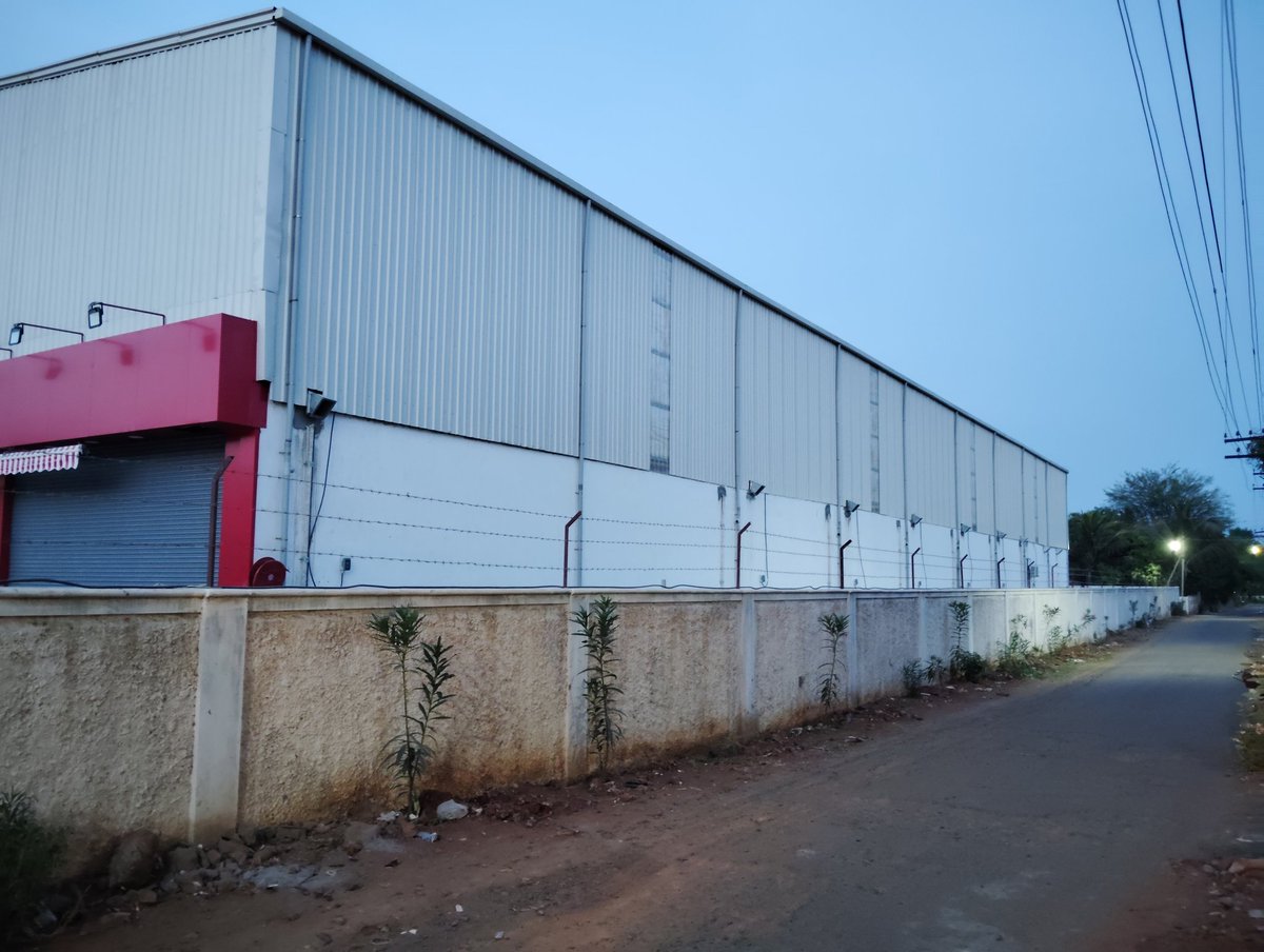 Upcoming Reliance Smart Bazzar in #Thanjavur 🏬🛒

📍opp to, KRA Systems 
Nanjikkottai (Village Panchayat),
Pudukkottai Road, #Thanjavur 🛍️

@SMARTBazaarIn