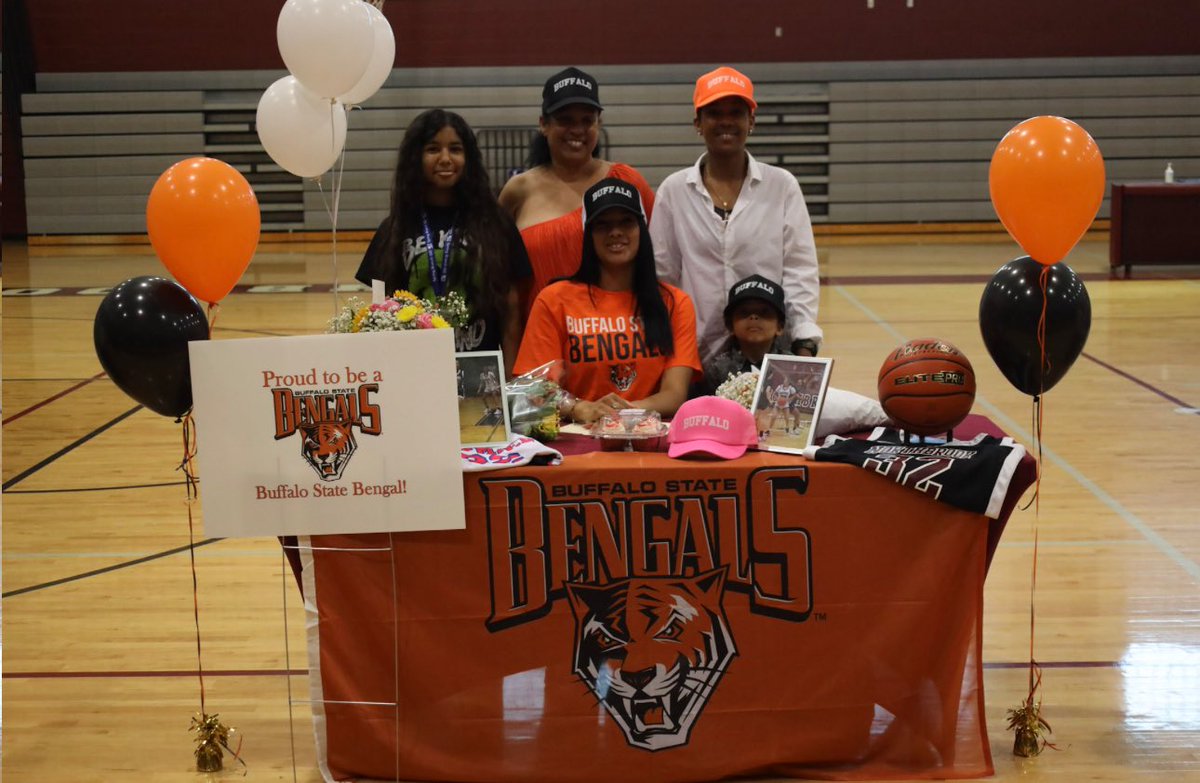 Today was a very special day for one of our Lady Raiders! Congratulations Arianna on signing with #BuffaloState! We are so proud of you and wish you the best of luck on your new journey! 🧡🖤
#signingday #girlsbasketball #defyingtheodds #ladyraiders #northbrookhighschool