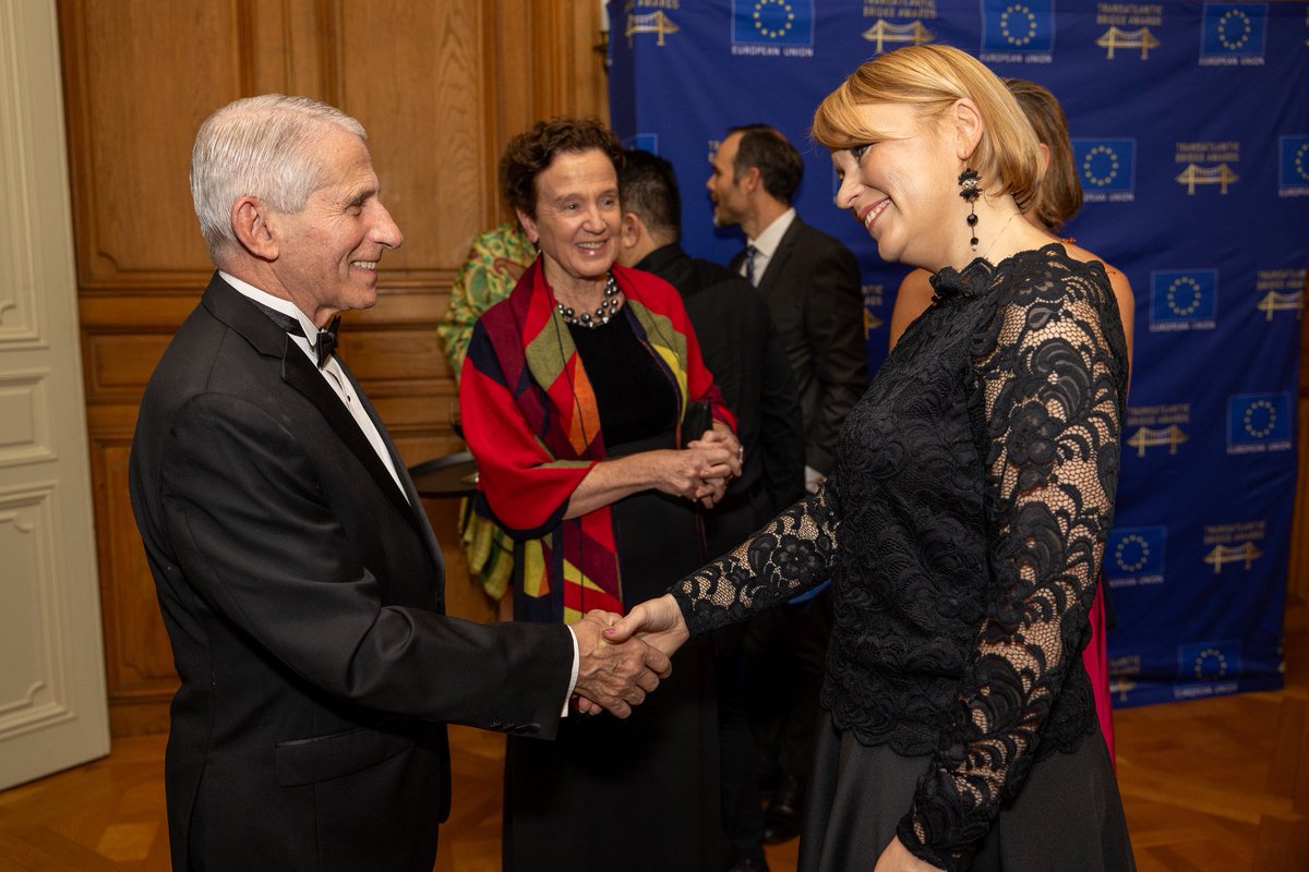 It was a sincere pleasure to honor our Transatlantic Bridge Awardees tonight: #WendySherman @TimothyDSnyder @SuzanneUSCC. Through politics, academics & business, you have made valuable contributions to the EU-US relationship. What a perfect celebration for #EuropeDay.