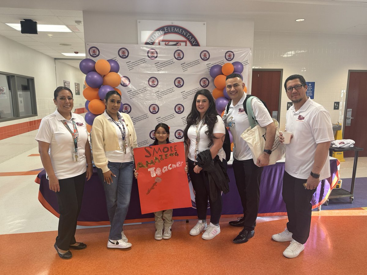 ESerna_PK8's tweet photo. #Owlsome Thursday at our Mission today!! Breakfast treat, lunch, & MRE merch!! Our teachers are our MVPs!! ๐งก๐ฆ๐ #TeamSISD #learnlikeaCHAMP #teachlikeaCHAMP https://t.co/GGy8BfMzsT